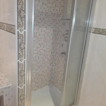Centro: Beachfront Charm Apartment
